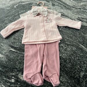 Infant Girl Pink 4 Piece Set with Floral Accents. Size 6-9M